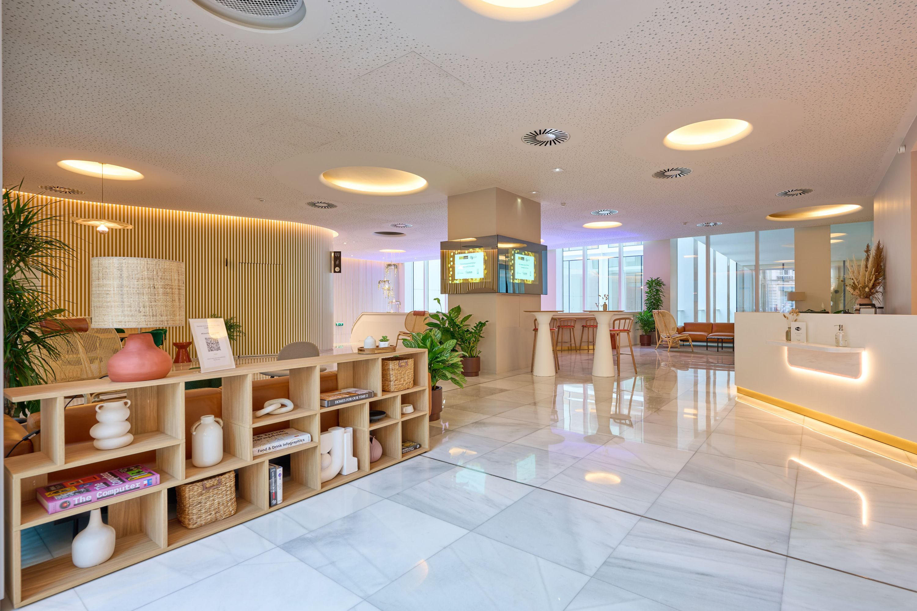 Cloud Business Center - Photo 3