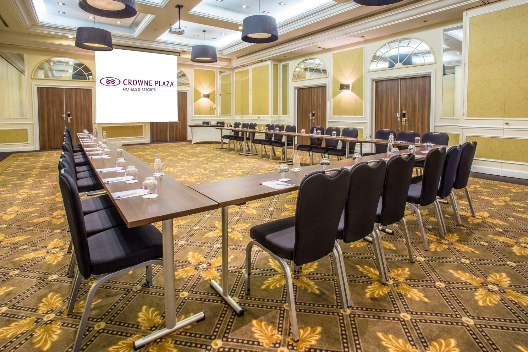 Crowne Plaza Paris République : tout ce qu'il faut savoir pour organiser votre événement