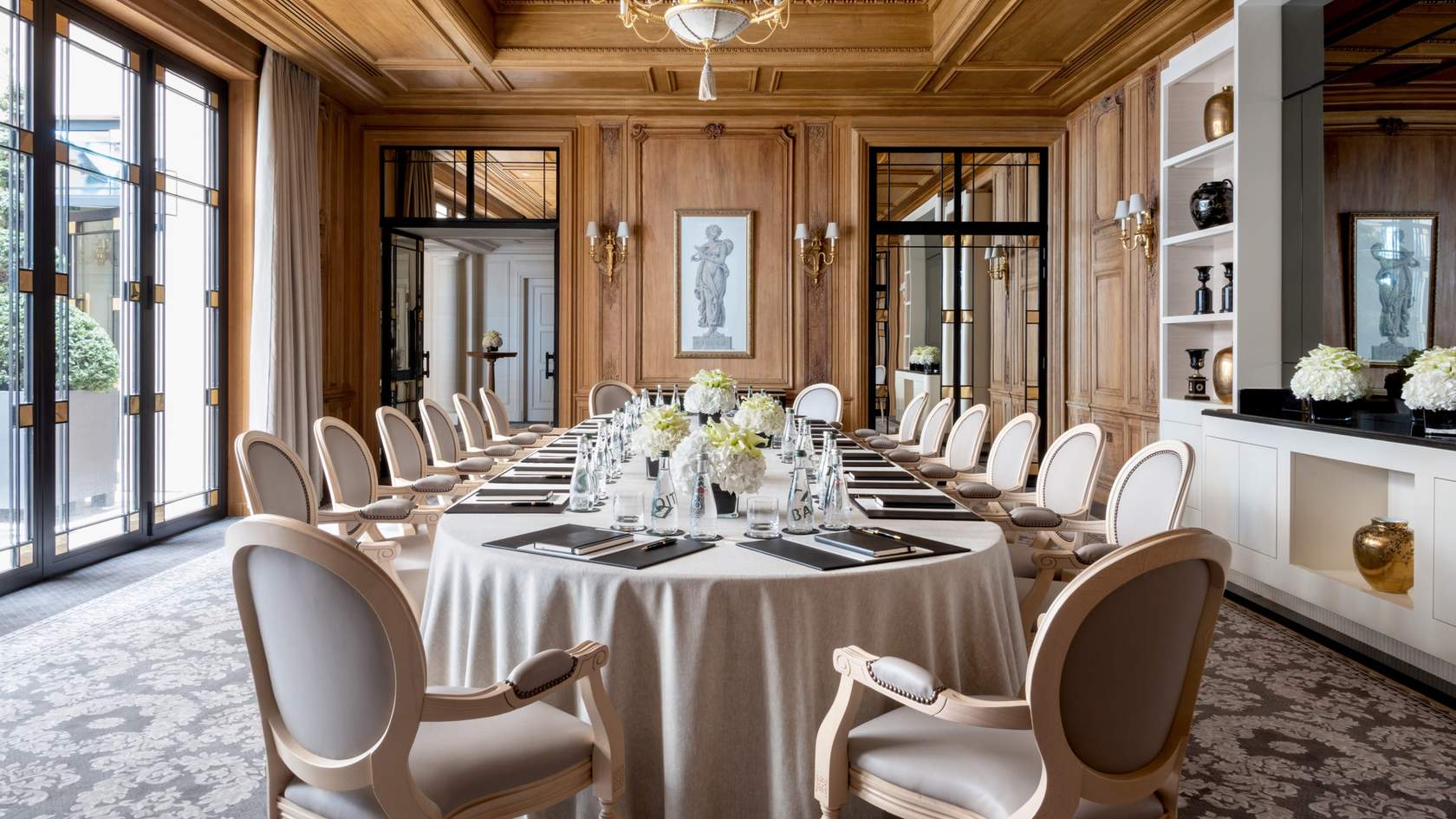 Four Seasons Hotel George V Paris : tout ce qu'il faut savoir pour organiser votre événement