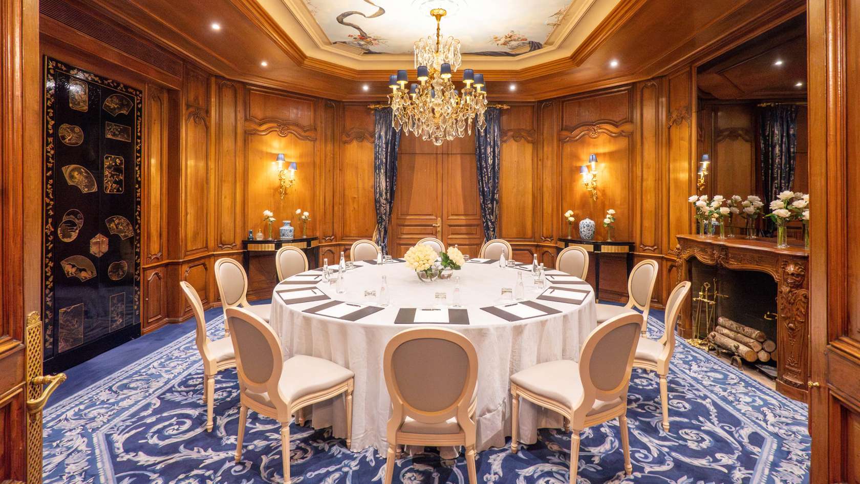 Four Seasons Hotel George V Paris - Photo 1