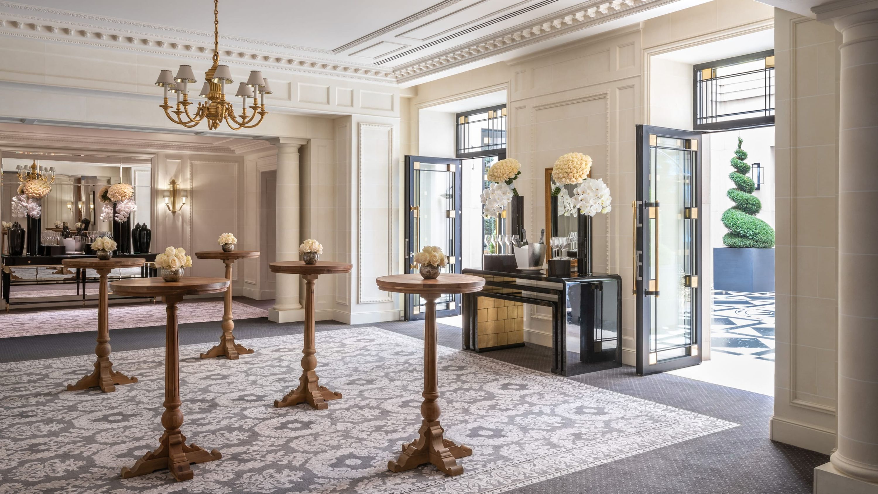 Four Seasons Hotel George V Paris - Photo 5