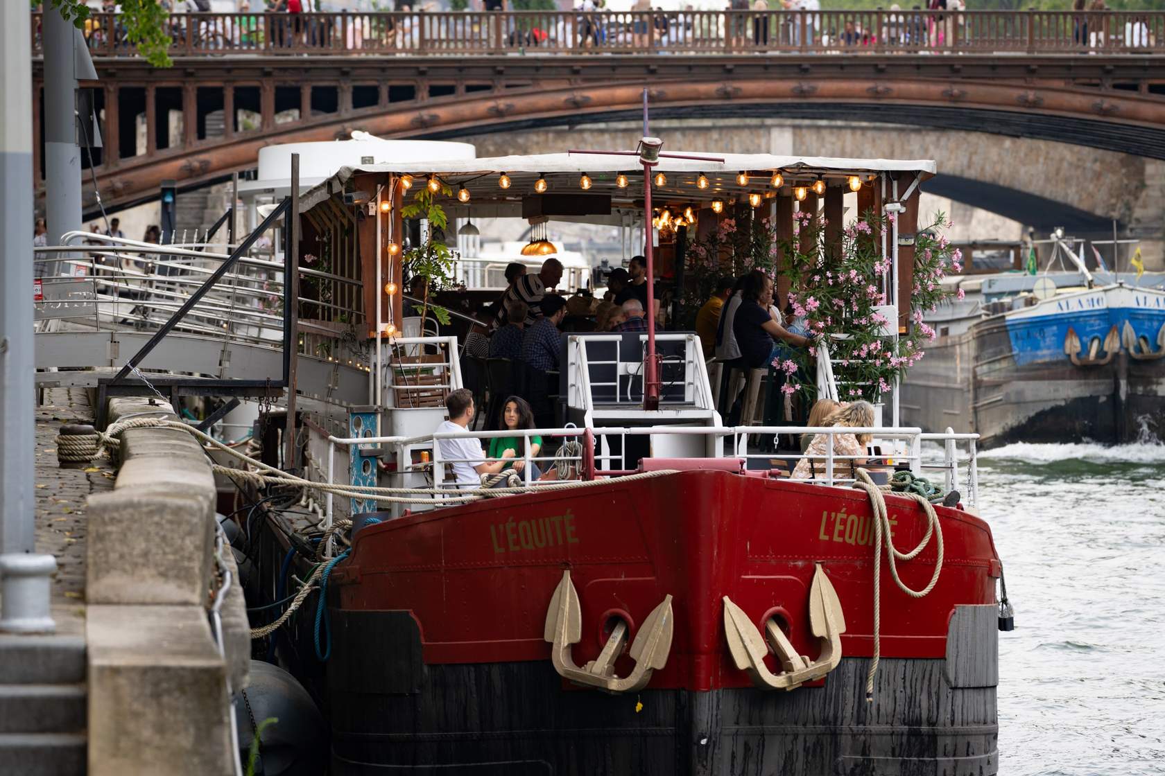Comprendre l'offre événementielle de la péniche L'Equité à Paris