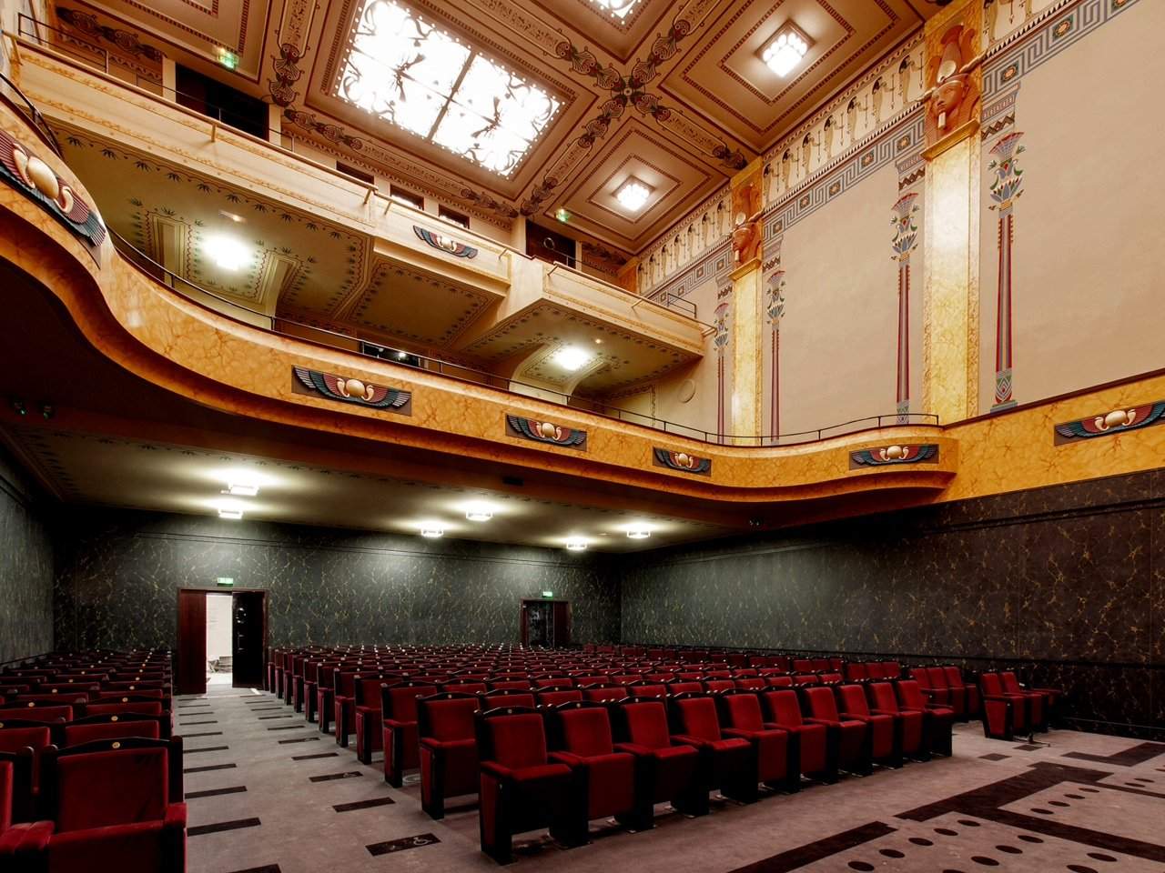 Le Louxor – Cinéma historique et lieu événementiel à Paris 10e