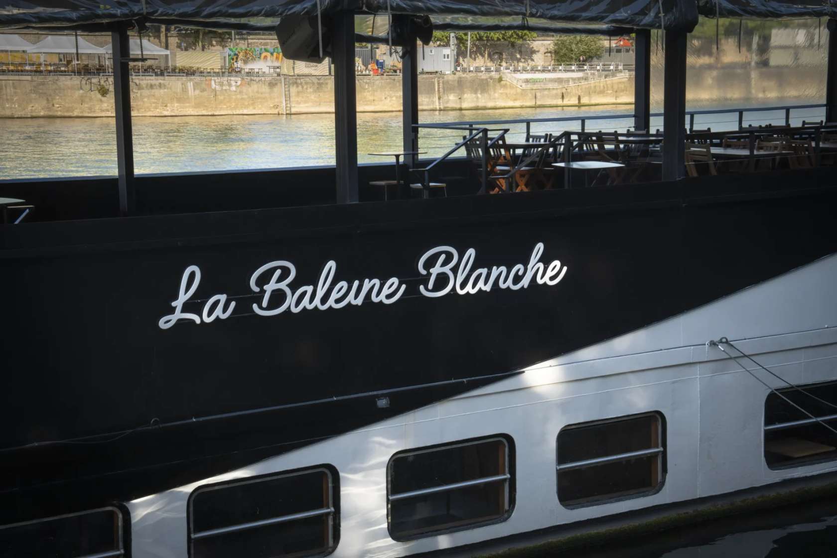 Péniche de la Baleine Blanche - Photo 2