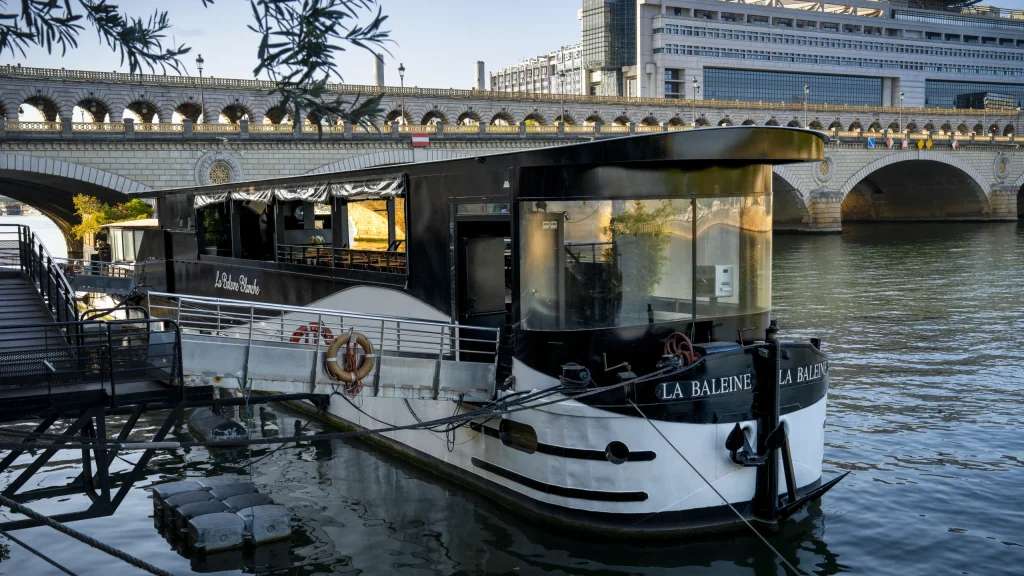 Péniche de la Baleine Blanche - Photo 1