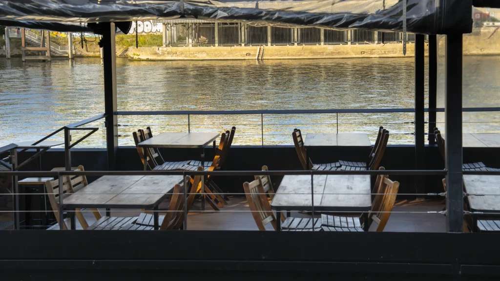 Péniche de la Baleine Blanche - Photo 3