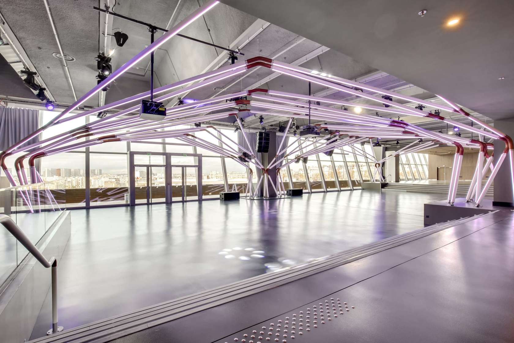 Terminal 7 - Photo 1