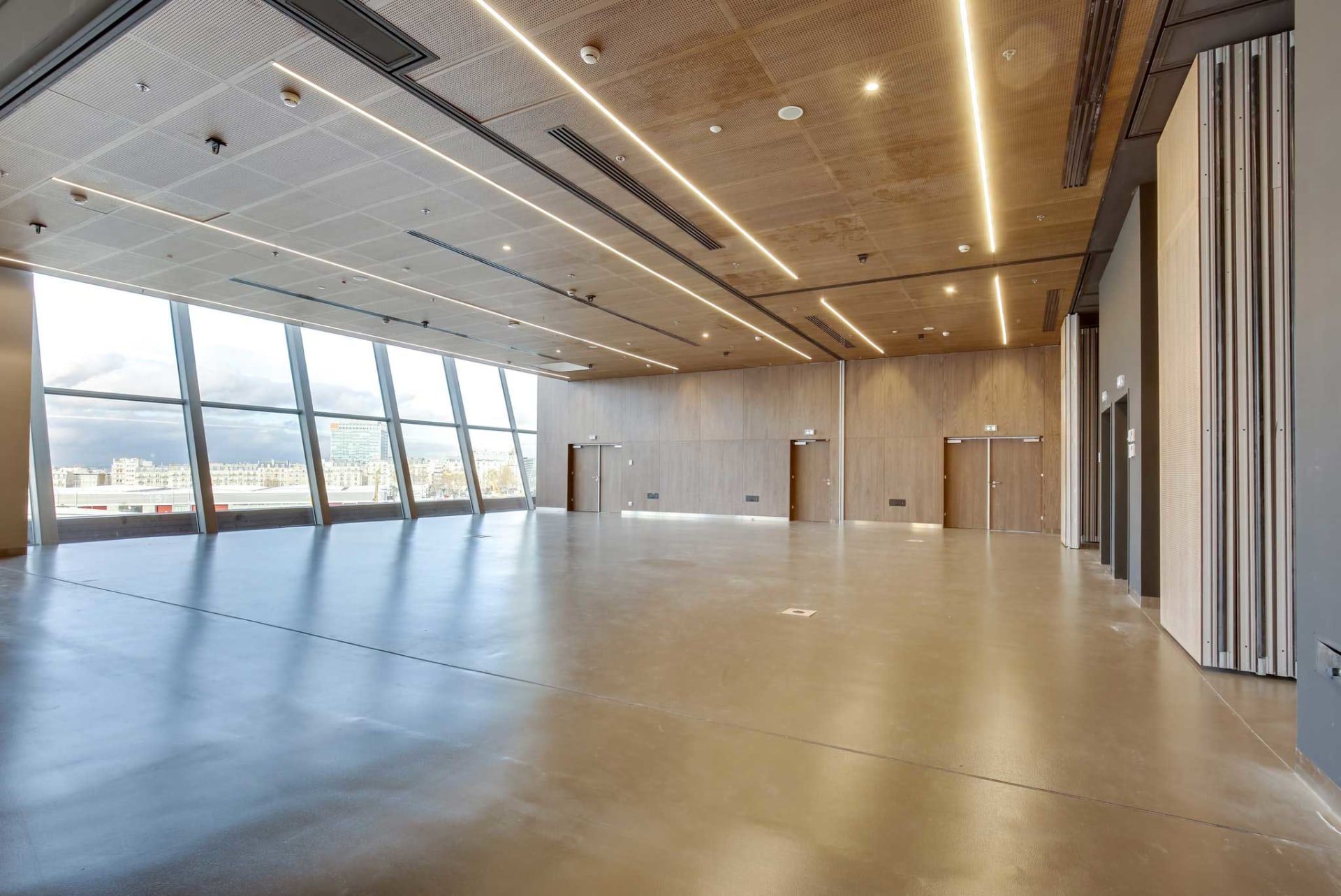 Terminal 7 - Photo 3