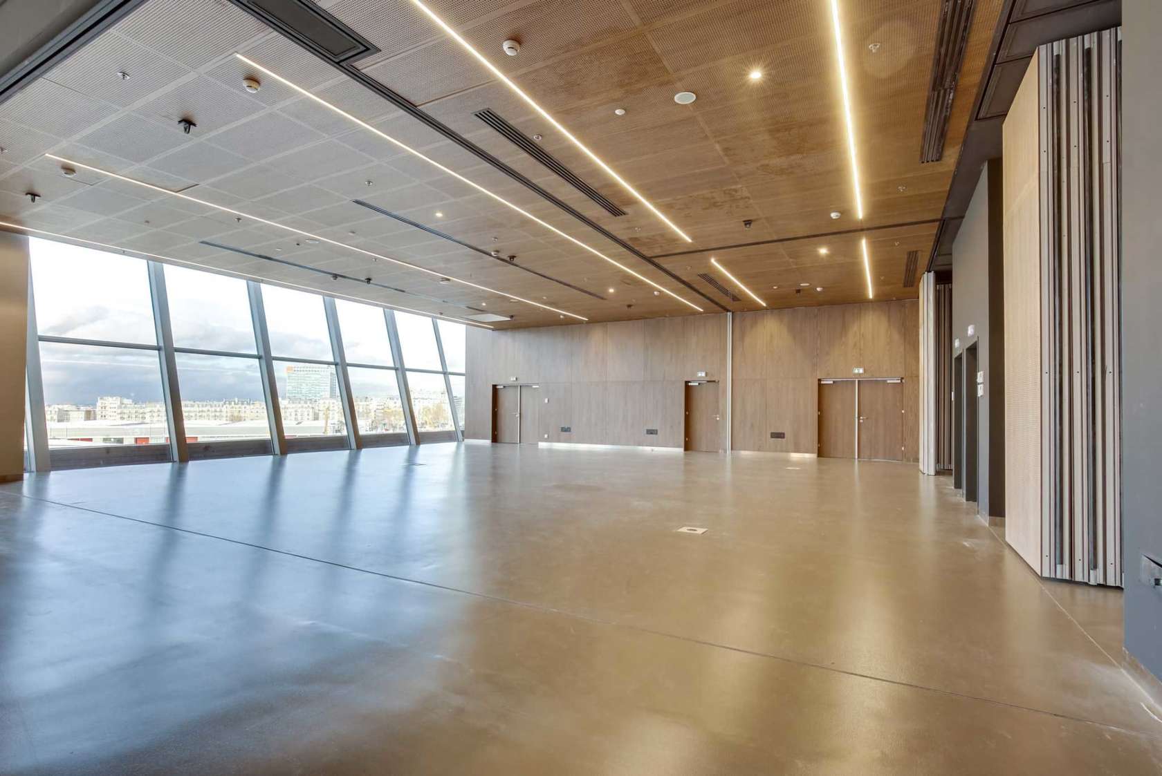 Terminal 7 - Photo 2