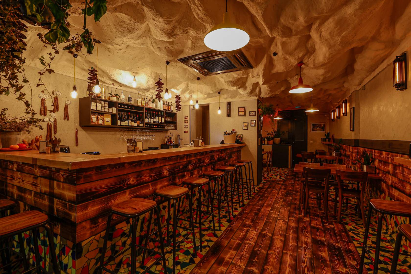 Tina, bar à tapas espagnol à Paris 6e : tout ce qu'il faut savoir pour votre événement